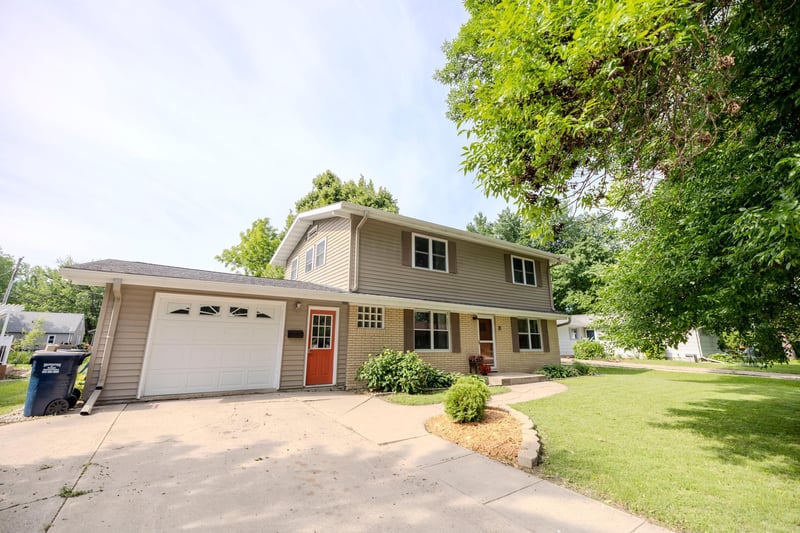 3 Sunnyslope Rd, Morris, MN 56267