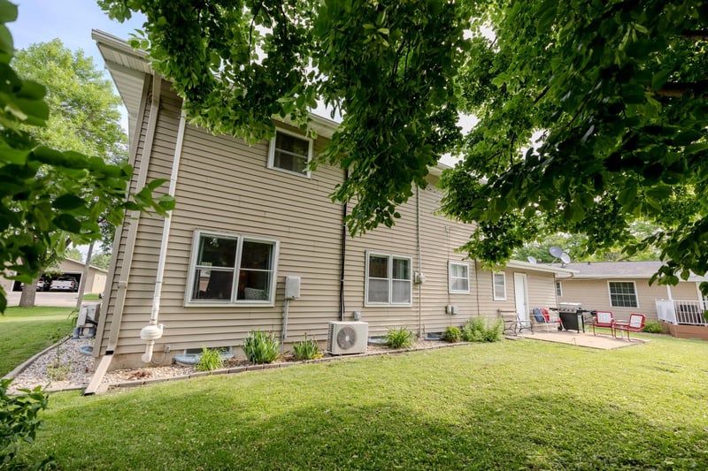 3 Sunnyslope Rd, Morris, MN 56267