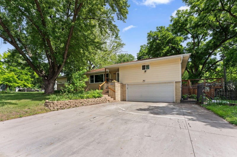8360 Cedar St, Rockford, MN 55373