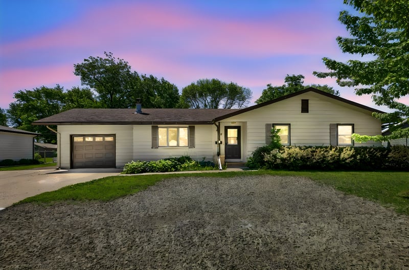 305 Maywood Ave, Eagle Lake, MN 56024