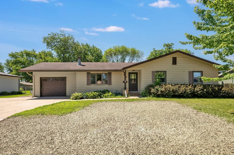 305 Maywood Ave, Eagle Lake, MN 56024