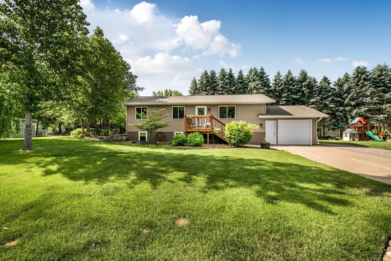 2135 247th St, Saint Augusta, MN 56301