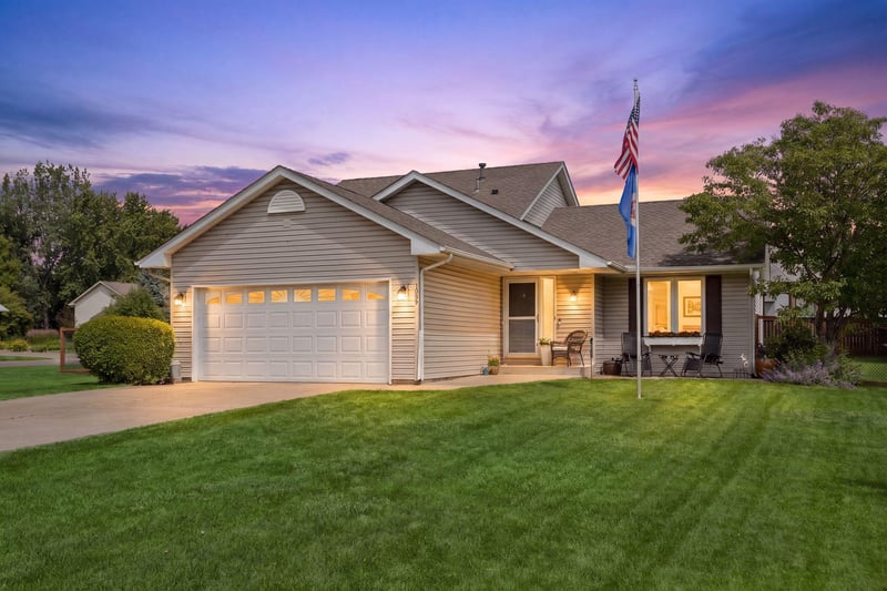 1049 Bonnieview Dr, Woodbury, MN 55129