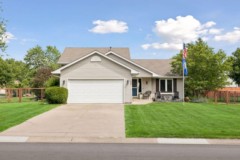 1049 Bonnieview Dr, Woodbury, MN 55129