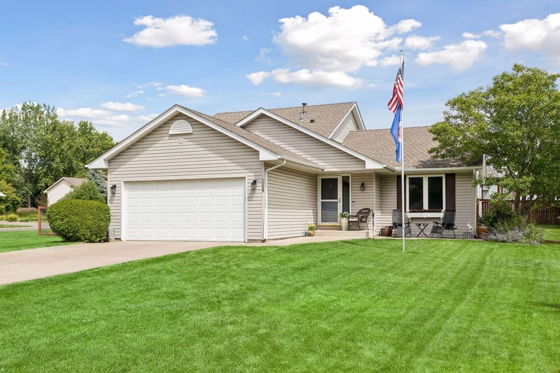 1049 Bonnieview Dr, Woodbury, MN 55129
