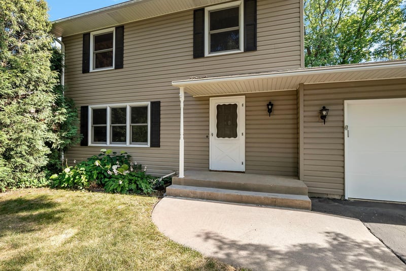 2679 16th Ter NW, New Brighton, MN 55112