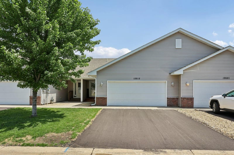 12615 Pond View Rd, Zimmerman, MN 55398