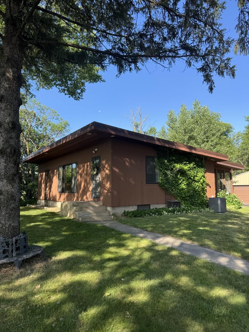 1402 N Mckay Ave NE, Alexandria, MN 56308