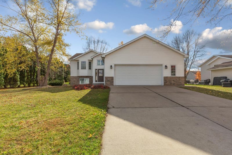 875 Myer Dr NE, Owatonna, MN 55060