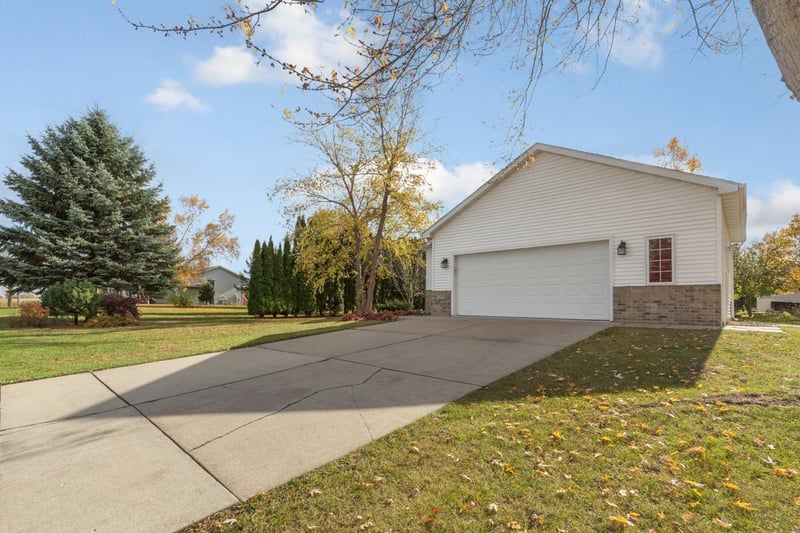 875 Myer Dr NE, Owatonna, MN 55060