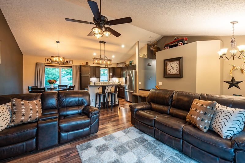 617 12th St, Farmington, MN 55024