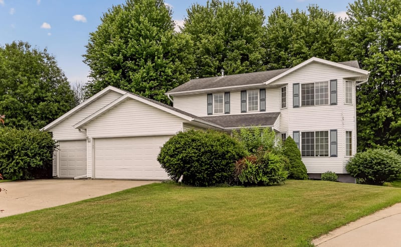 931 Pine Ct NE, Pine Island, MN 55963