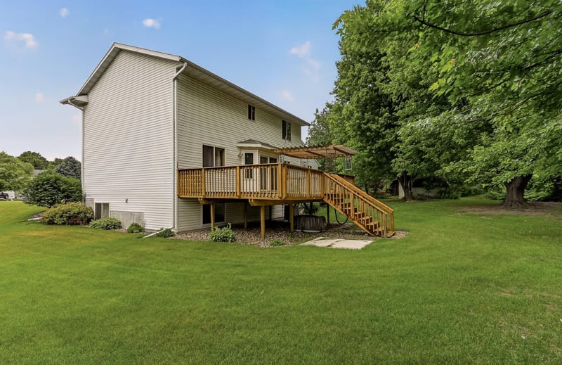 931 Pine Ct NE, Pine Island, MN 55963