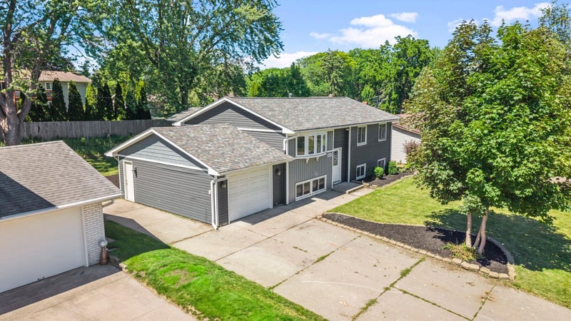 2090 Carnelian Ln, Eagan, MN 55122