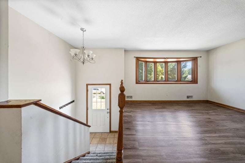 2090 Carnelian Ln, Eagan, MN 55122