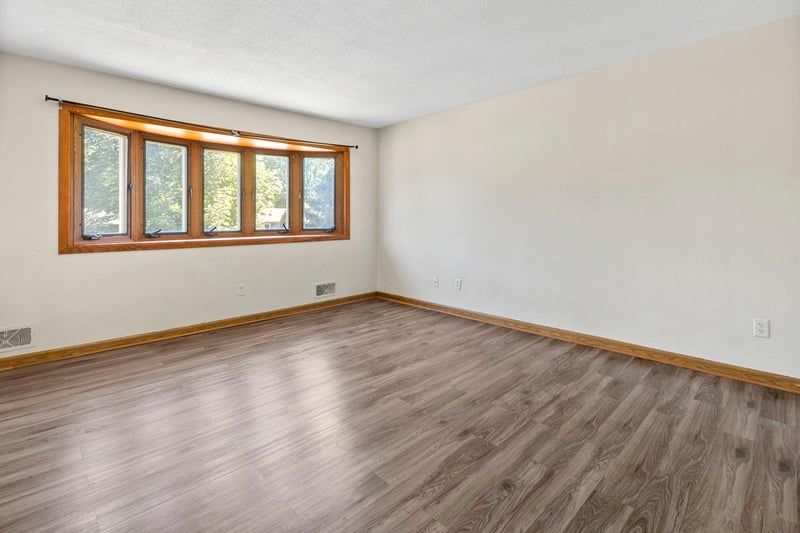 2090 Carnelian Ln, Eagan, MN 55122