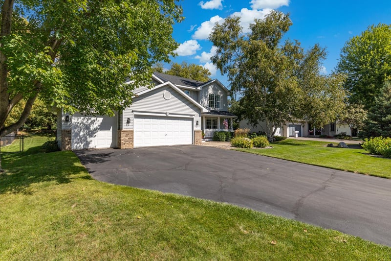 8106 Greenbriar Ln, Woodbury, MN 55125