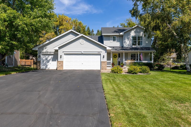 8106 Greenbriar Ln, Woodbury, MN 55125
