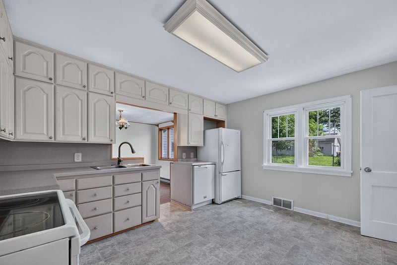 325 South St W, Caledonia, MN 55921