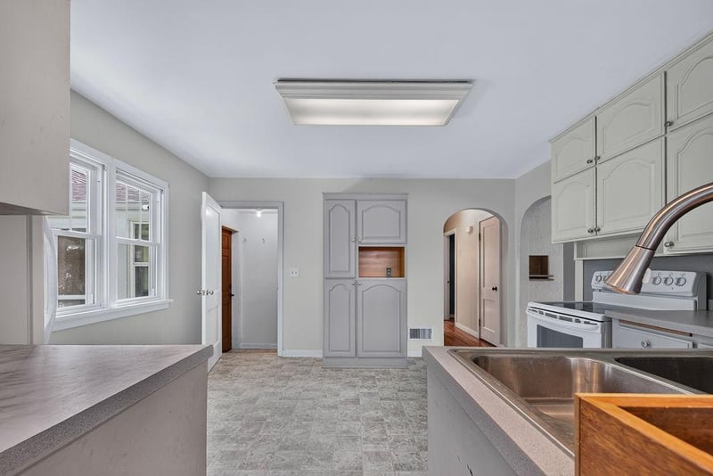 325 South St W, Caledonia, MN 55921