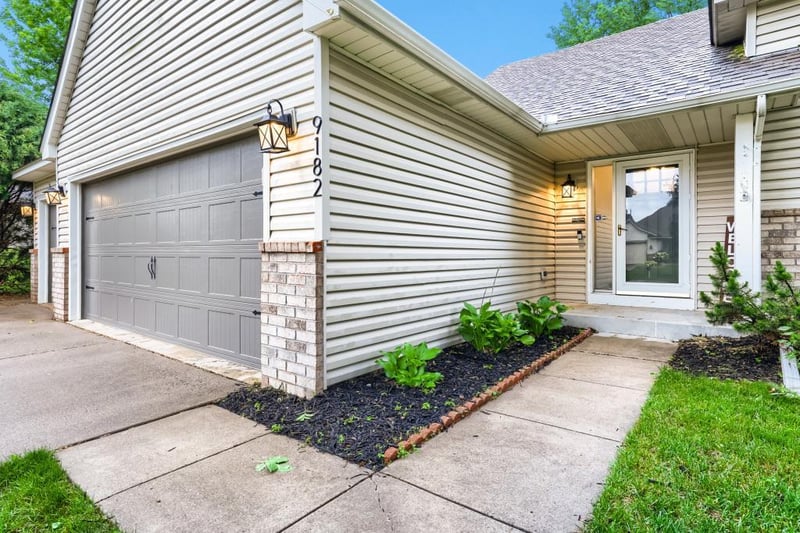 9182 Jergen Bay S, Cottage Grove, MN 55016