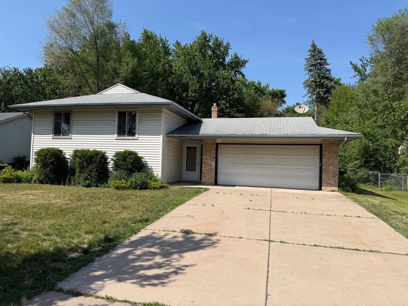 8640 Hillside Trl S, Cottage Grove, MN 55016
