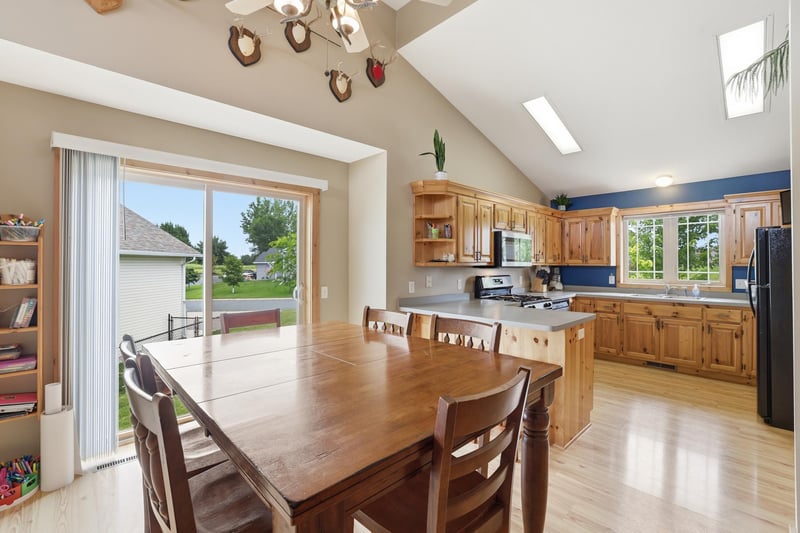 1202 Sunset Blvd NW, Montgomery, MN 56069