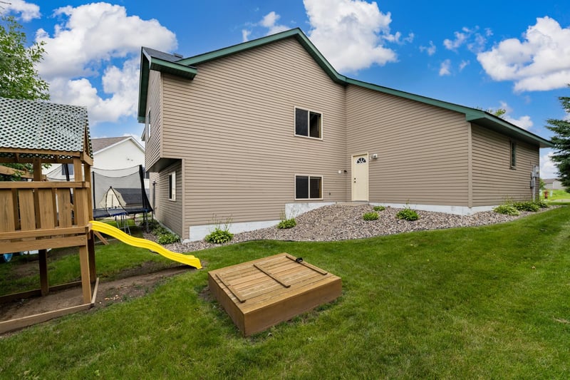 1202 Sunset Blvd NW, Montgomery, MN 56069
