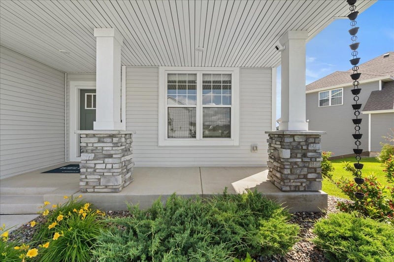 819 Spancil Hill Vw, Woodbury, MN 55129