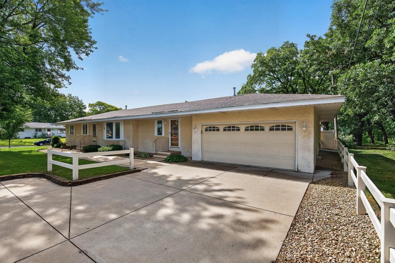 194 69th Ave NE, Fridley, MN 55432