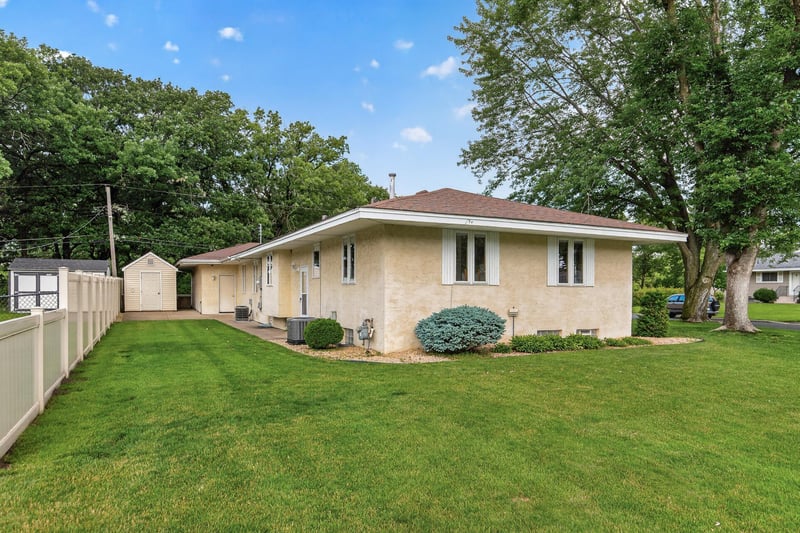 194 69th Ave NE, Fridley, MN 55432
