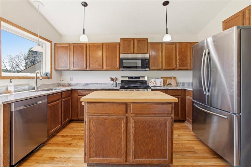 3836 Westbury Ln, Eagan, MN 55123