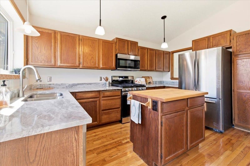 3836 Westbury Ln, Eagan, MN 55123