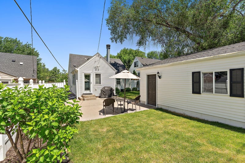 1954 Saunders Ave, Saint Paul, MN 55116