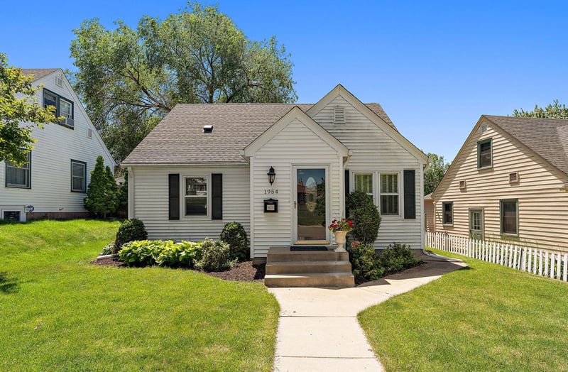 1954 Saunders Ave, Saint Paul, MN 55116