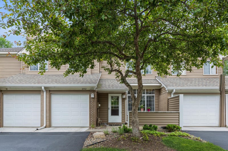 2752 Autumnwood Ln, Minnetonka, MN 55305
