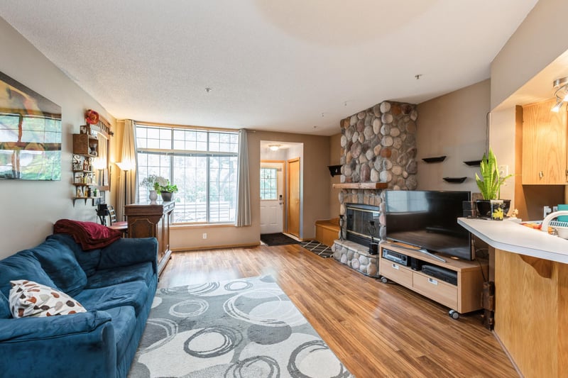 2752 Autumnwood Ln, Minnetonka, MN 55305