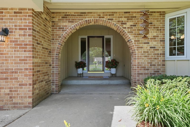 357 Forest Dr, Circle Pines, MN 55014