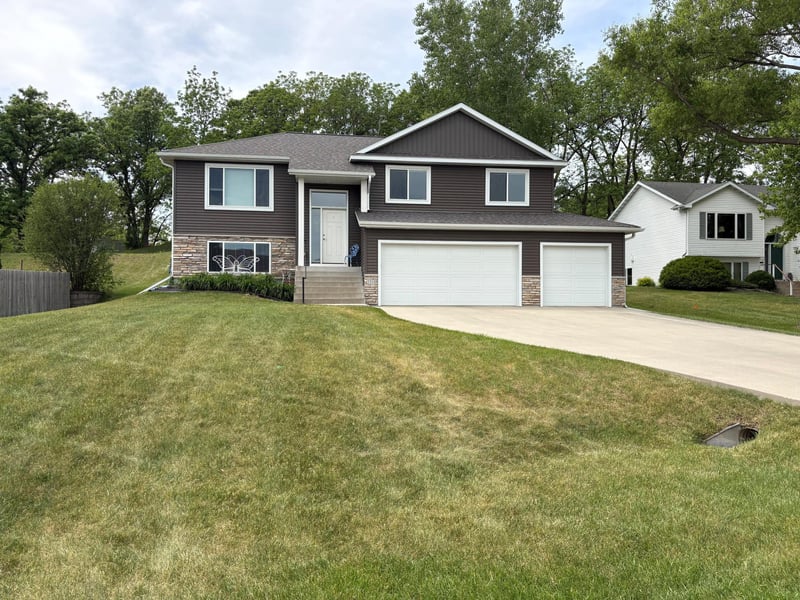 2515 Elmcroft Dr SW, Rochester, MN 55902