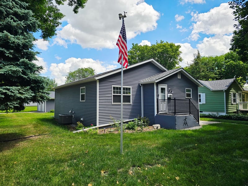924 N 6th St, Montevideo, MN 56265