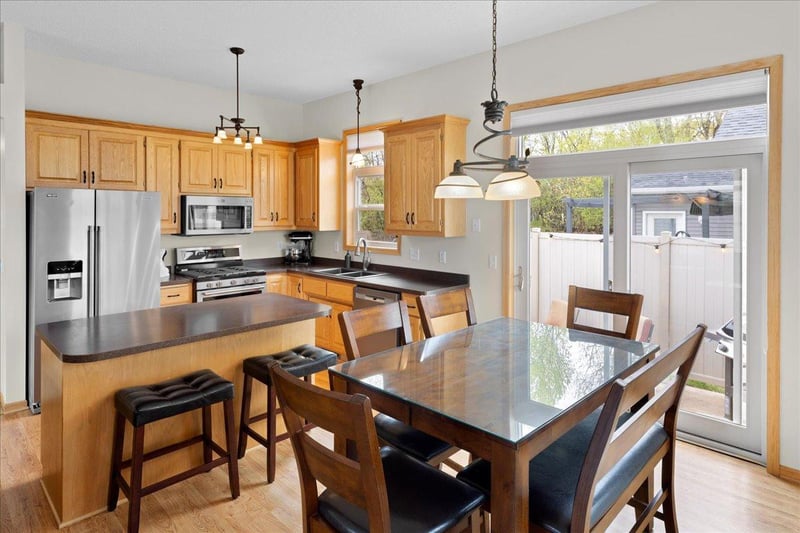 828 Winsome Way NW, Isanti, MN 55040