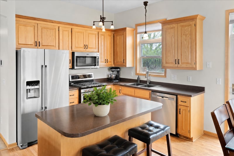 828 Winsome Way NW, Isanti, MN 55040