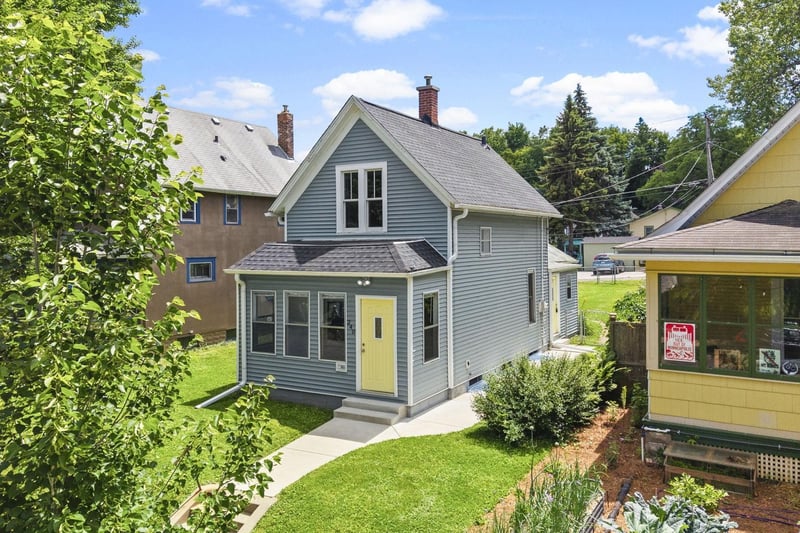 240 Sidney St E, Saint Paul, MN 55107