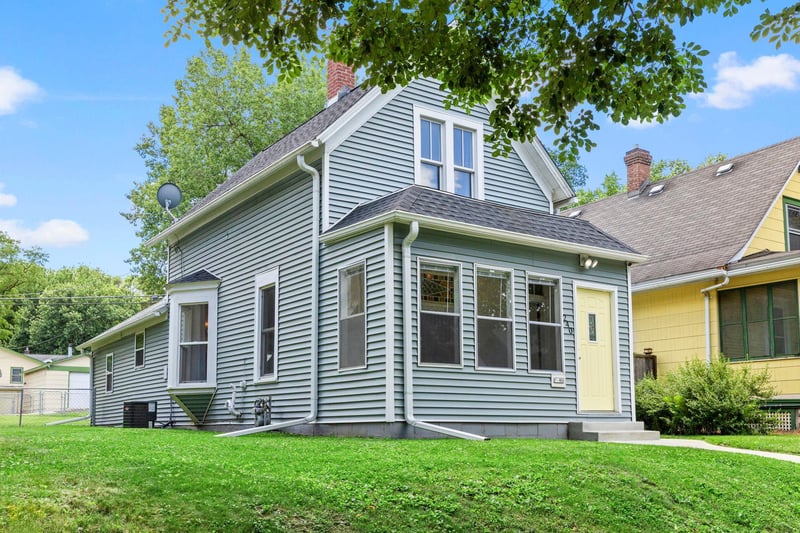 240 Sidney St E, Saint Paul, MN 55107