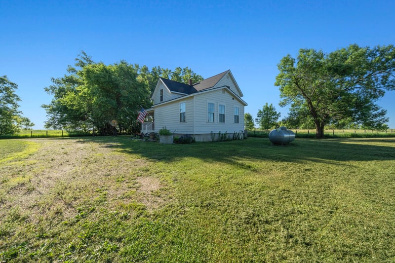 28555 810th Ave, Graceville, MN 56240
