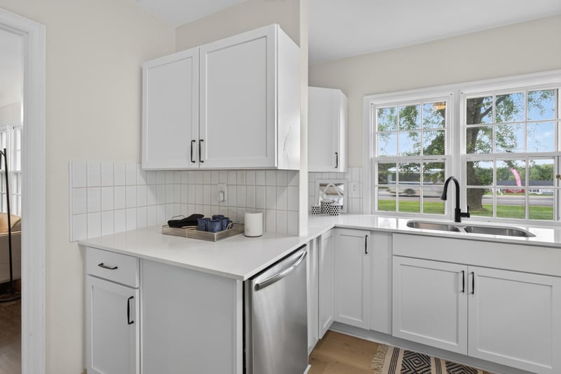 2253 Geneva Ave N, Oakdale, MN 55128