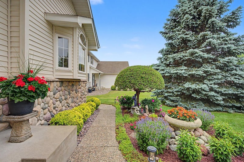 18674 Queen Cir NW, Elk River, MN 55330