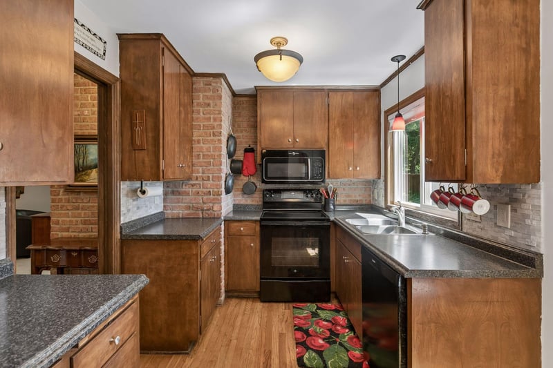4280 Winchester Ct, Minnetonka, MN 55345