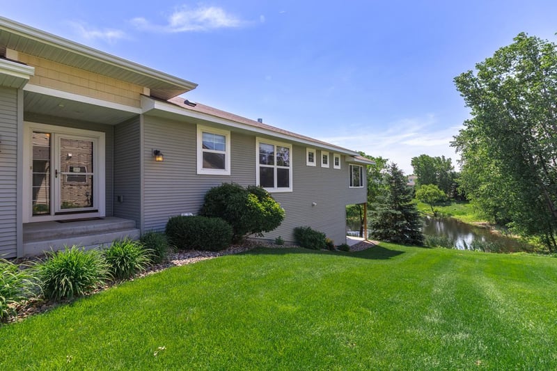 10709 Kingsfield Ln, Woodbury, MN 55129