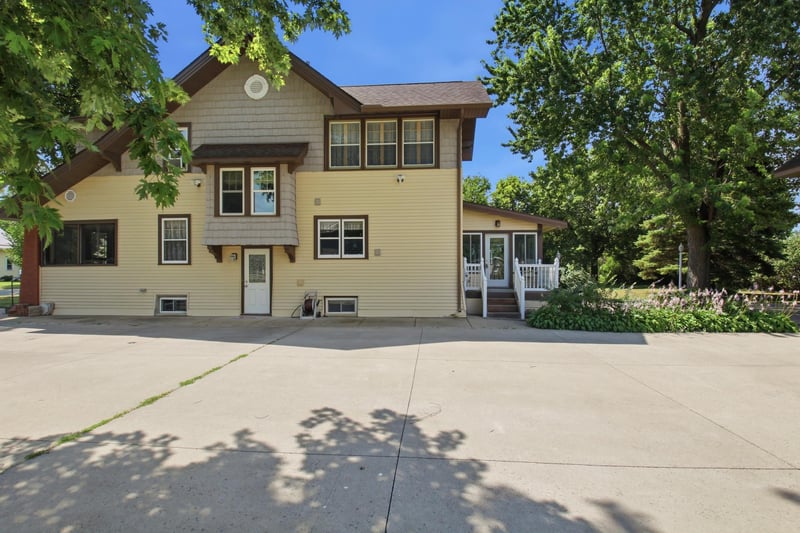 611 N Marshall Ave, Litchfield, MN 55355